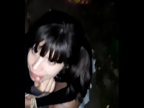 ❤️ في الشارع منتفخ القضيب مقابل الحلوى ️❌